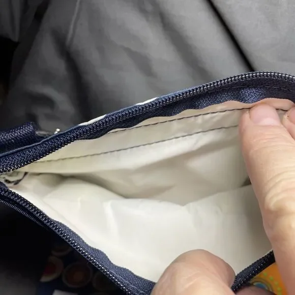 Le Sportsac Crossbody Handbag w/ 3 Zippers - Girl Talk Graphics Design 7.5" x 9 - Picture 6 of 8